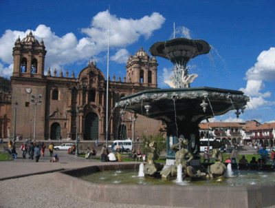 Perú: evacúan a 85 turistas extranjeros varados en Cusco