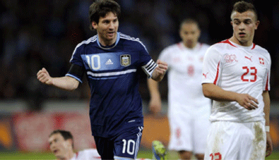 Argentina gana a Suiza con un triplete de Leo Messi