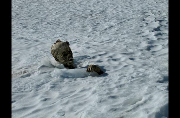 Hallan segundo cuerpo momificado en volcán de México