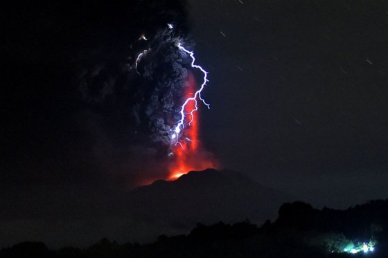 Más de 4.000 evacuados por erupción de volcán Calbuco en Chile