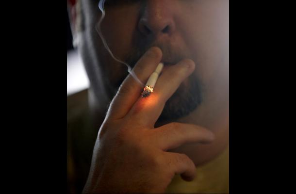 Hawai incrementará a 21 años edad legal para fumar