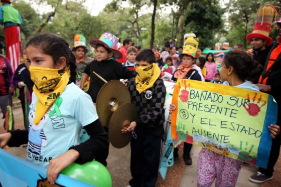 Niños y jóvenes protestan en Asunción contra abuso y explotación sexual