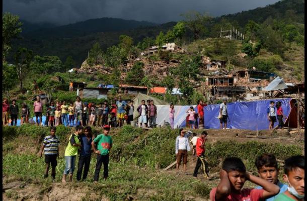 Supervivientes del sismo de Nepal se sienten abandonados