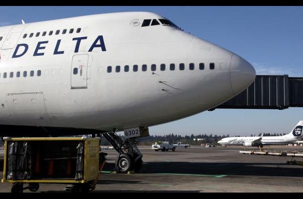 Avión de Delta realiza aterrizaje de emergencia en Denver