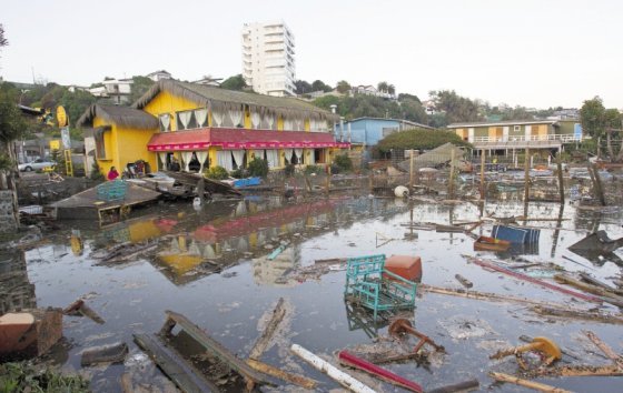 Se eleva a 13 el saldo de muertos en Chile por terremoto y posterior tsunami