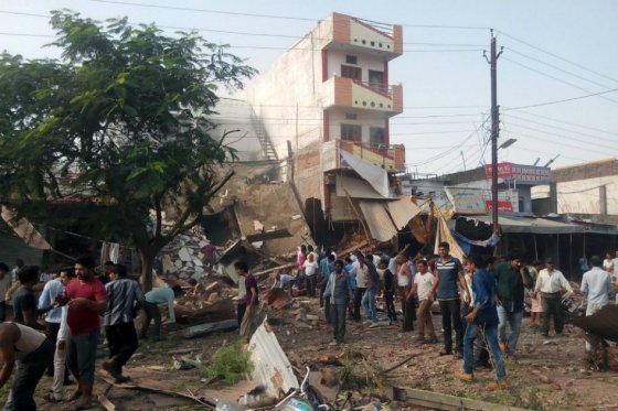 Explosión deja al menos 85 muertos en India