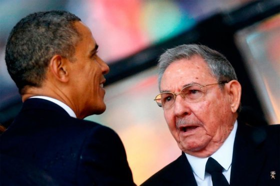 Obama y Castro hablan sobre visita del papa y pasos para aumentar cooperación