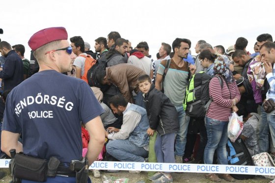 Una nueva ola de refugiados llega a la frontera sur de Hungría
