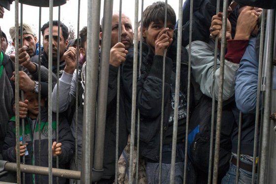 ONU autoriza a la UE a actuar militarmente contra traficantes de migrantes