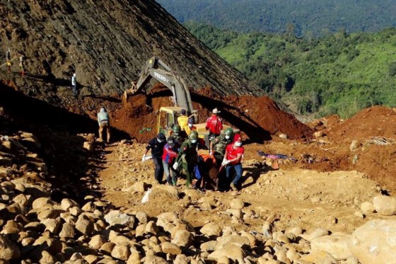 Ya son 113 los muertos por alud de tierra en Birmania