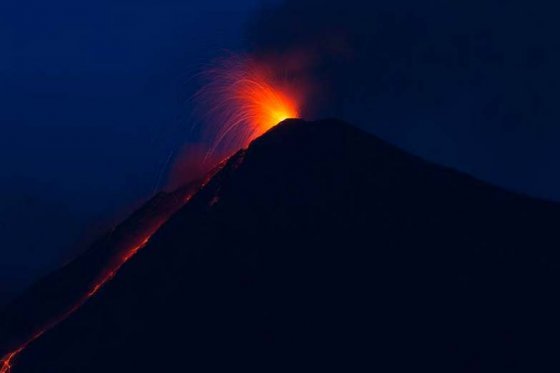 Volcán de Fuego incrementa actividad eruptiva en Guatemala