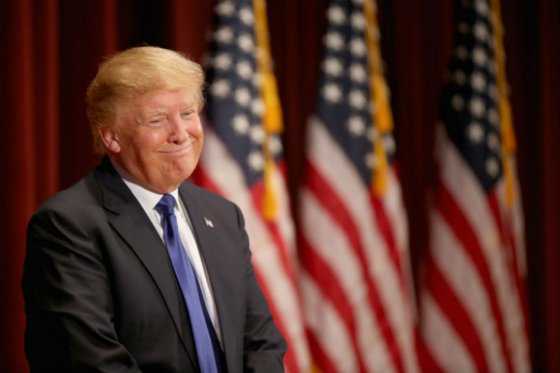 Aspirantes republicanos se burlan de Donald Trump, ausente en debate