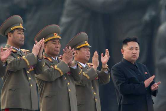Kim Jong-un ordena preparar arsenal de armas nucleares