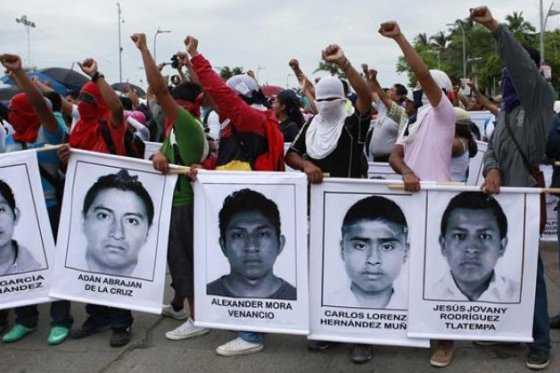 Padres de los 43 estudiantes desaparecidos en México claman contra el olvido