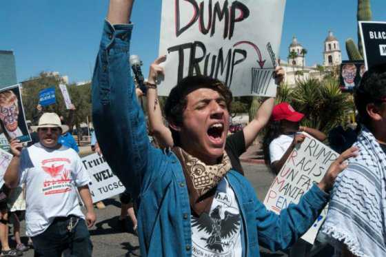 Paso de Donald Trump por Arizona, marcado por incidentes, protestas y detenidos