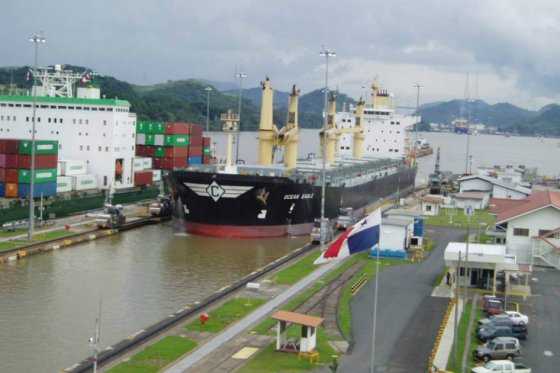 Buque chino inaugurará el nuevo Canal de Panamá