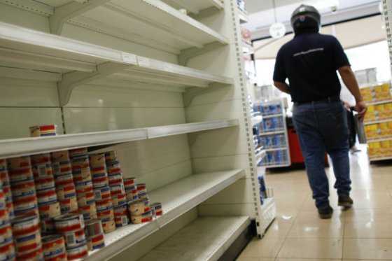 Escasez de productos básicos en Venezuela supera el 80%