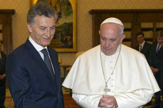 Papa rechaza millonaria donación de Mauricio Macri y acentúa discordia