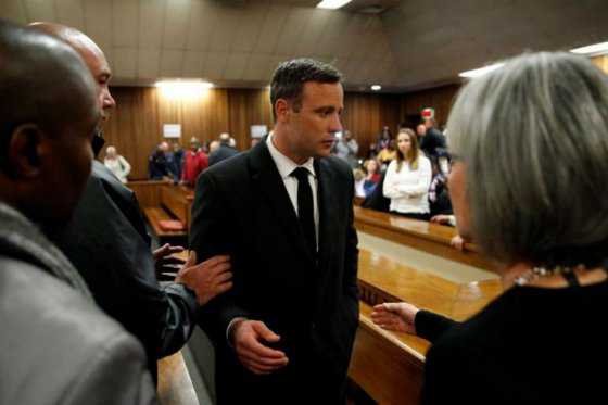 Condena a Pistorius por asesinato de su novia causó indignación y rechazo en redes sociales