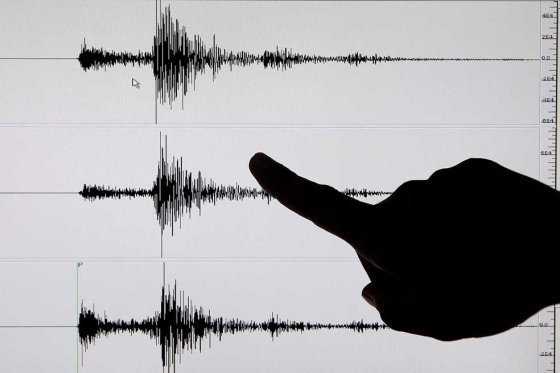 Correa descartó alerta de tsunami tras fuertes réplicas en Ecuador, devastado por terremoto en abril
