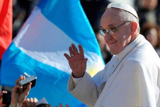 Papa pide a Dios que defienda a argentinos de «todo tipo de colonizaciones»