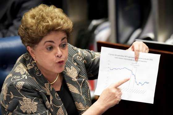 Defensa dice que Rousseff es «víctima» de una «elite política y económica»