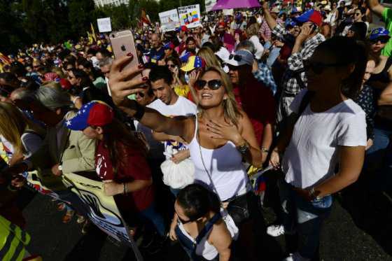 Miles de venezolanos marcharon en Madrid contra el presidente Maduro