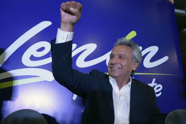 Lenin Moreno encabeza la elección presidencial en Ecuador