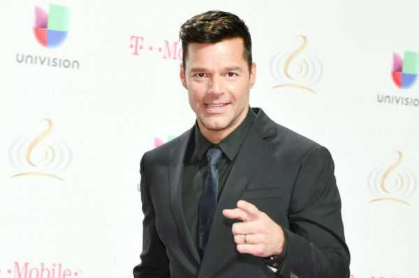 Ver a John Travolta semidesnudo ayudó a Ricky Martin a asimilar que era homosexual