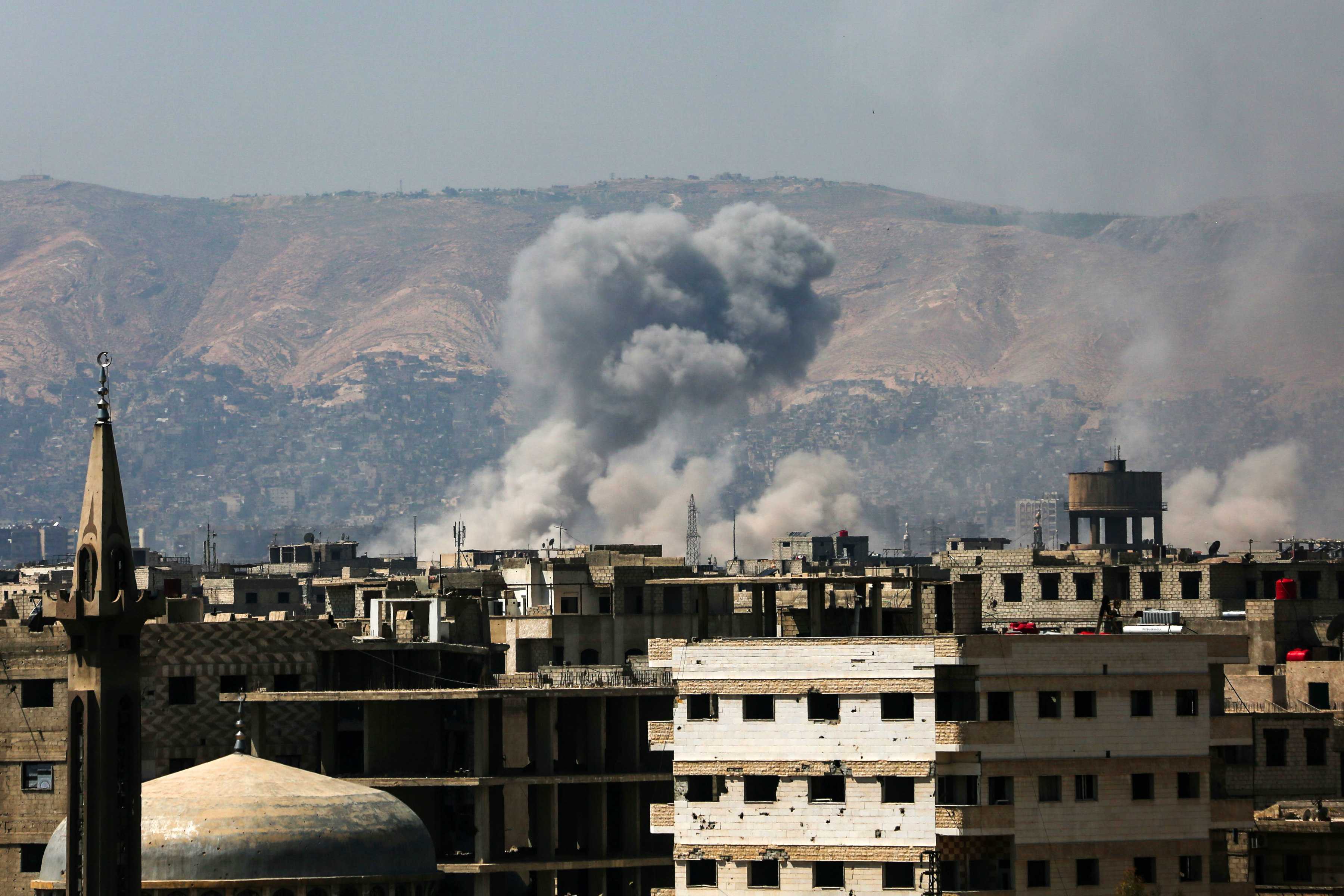 El Estado Islámico contraataca para bloquear la ofensiva de Raqa en Siria