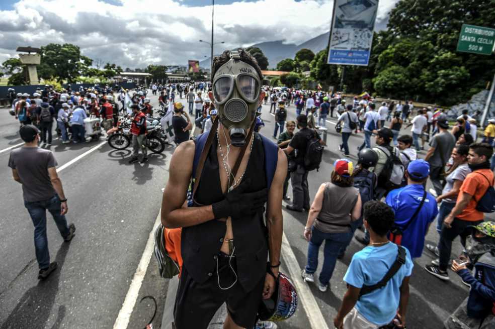 Liberan a 31 estudiantes detenidos durante protestas en Venezuela