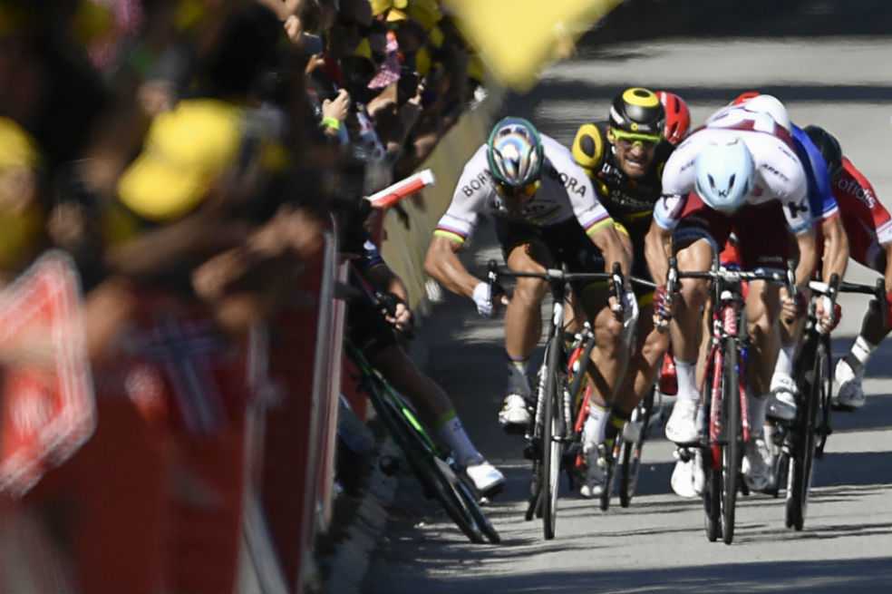 Un codazo marca el adiós de Peter Sagan del Tour de Francia