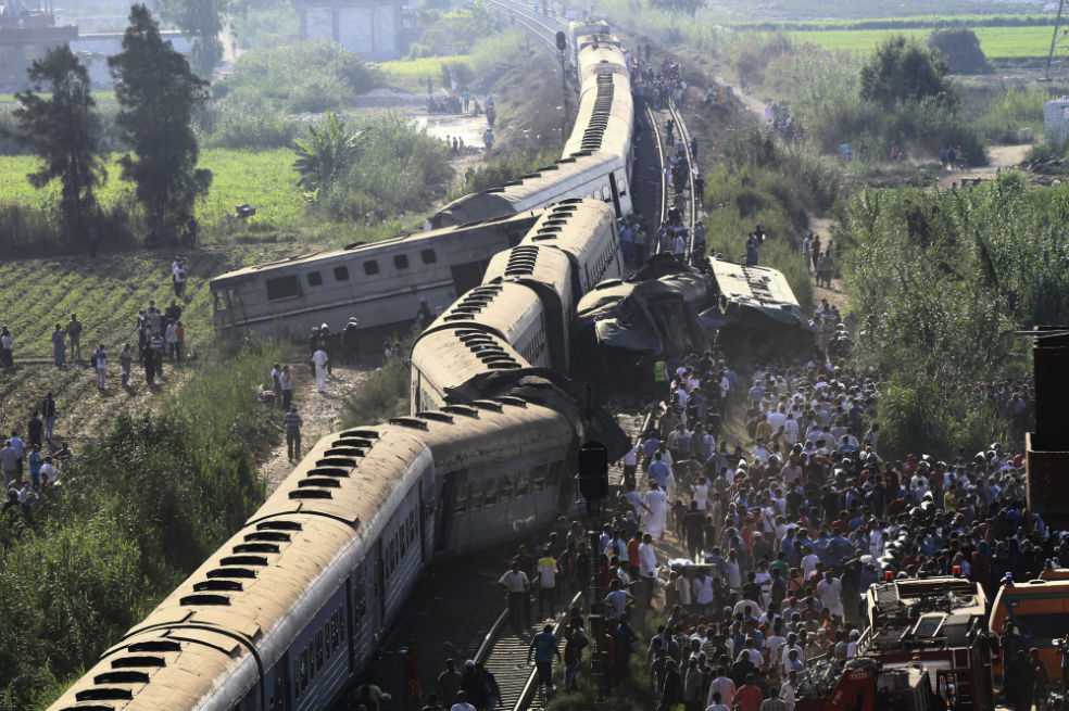 Al menos 21 muertos en un choque de trenes en el norte de Egipto