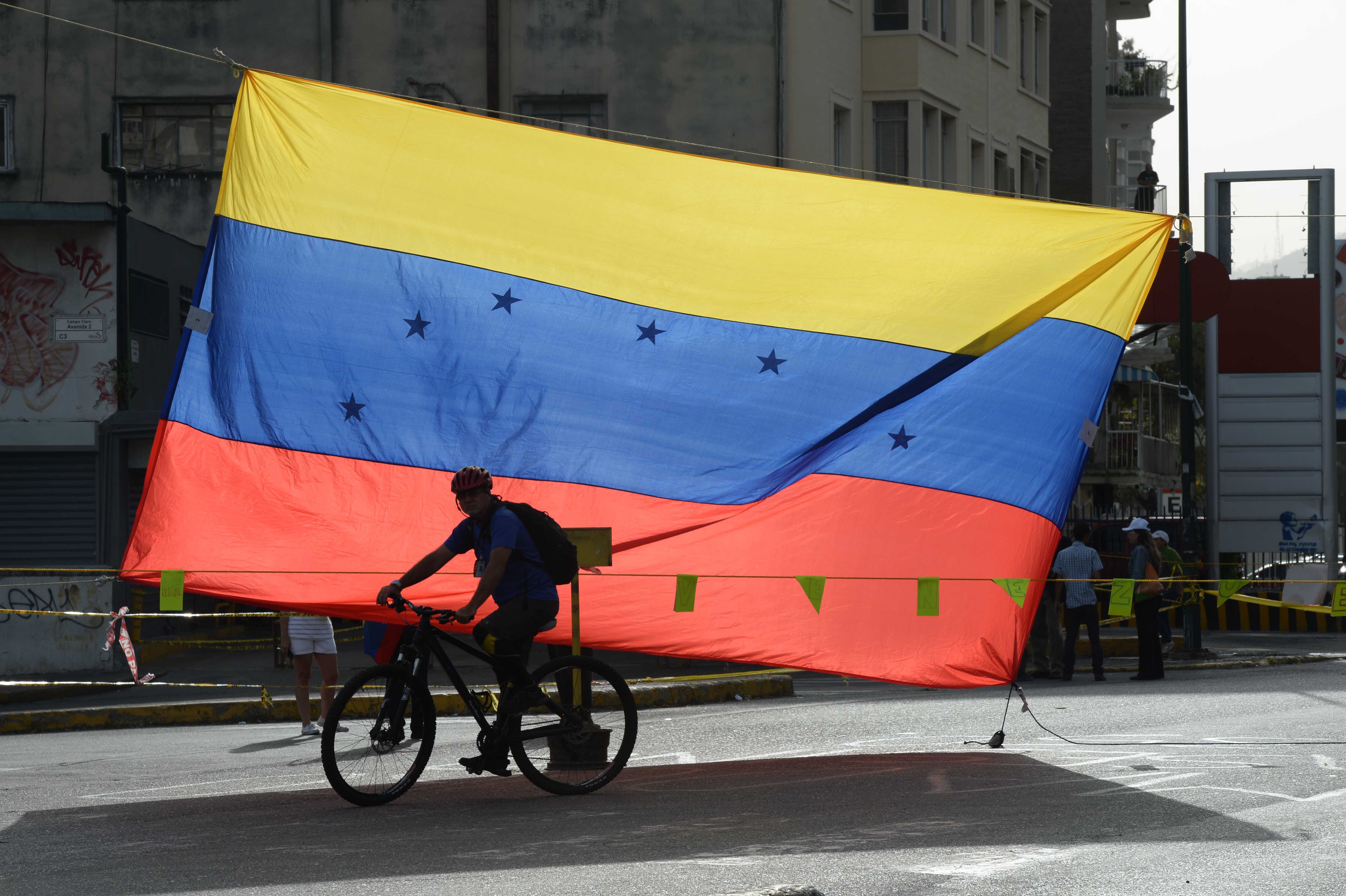 Nuevas sanciones de EE.UU. contra 10 funcionarios venezolanos