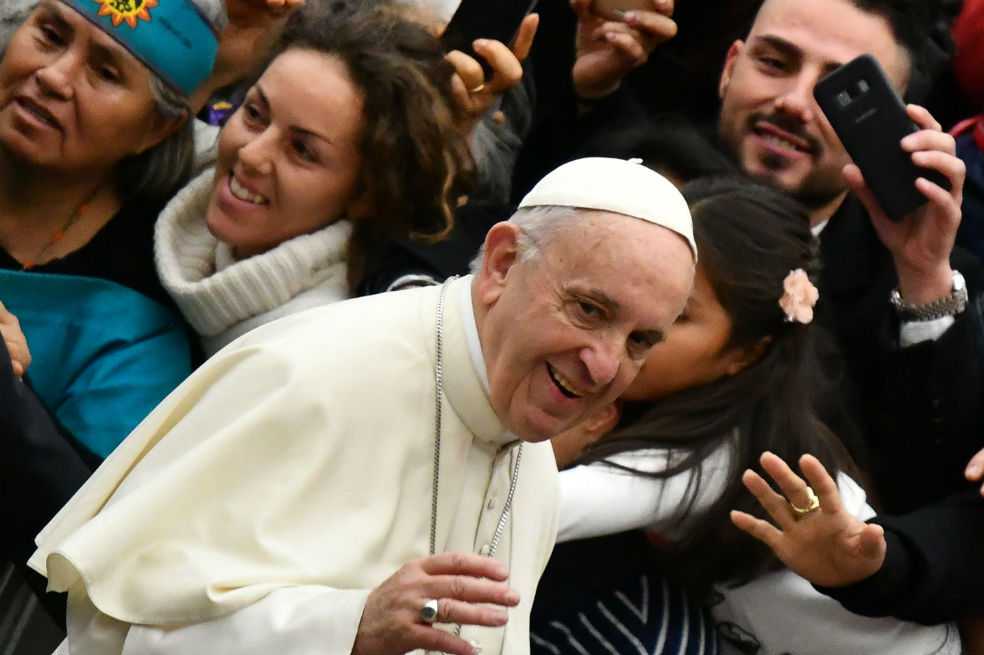 Los escándalos sexuales persiguen al papa Francisco