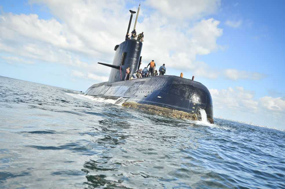 Armada Argentina reúne a familiares para informarles sobre búsqueda de submarino