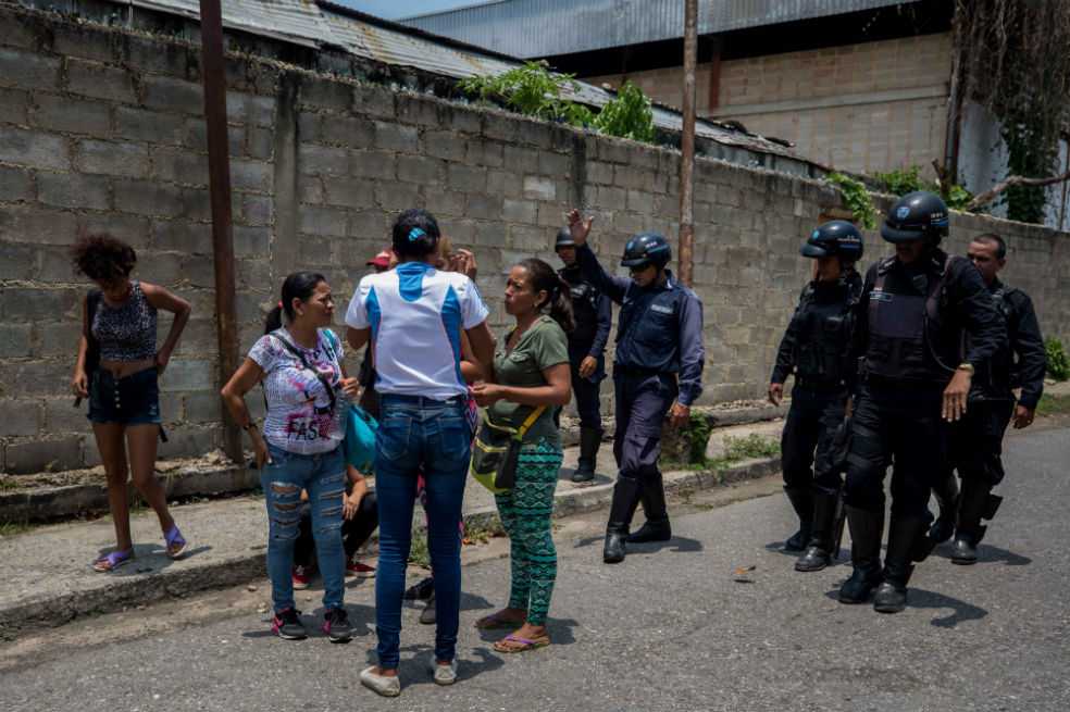 Incierto número de víctimas deja un motín en cárcel de Venezuela, según ONG