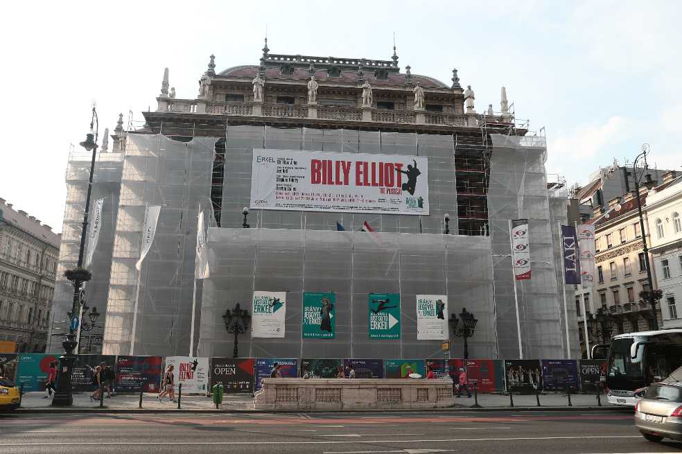 Campaña homófoba afecta 15 funciones de «Billy Elliot» en Hungría