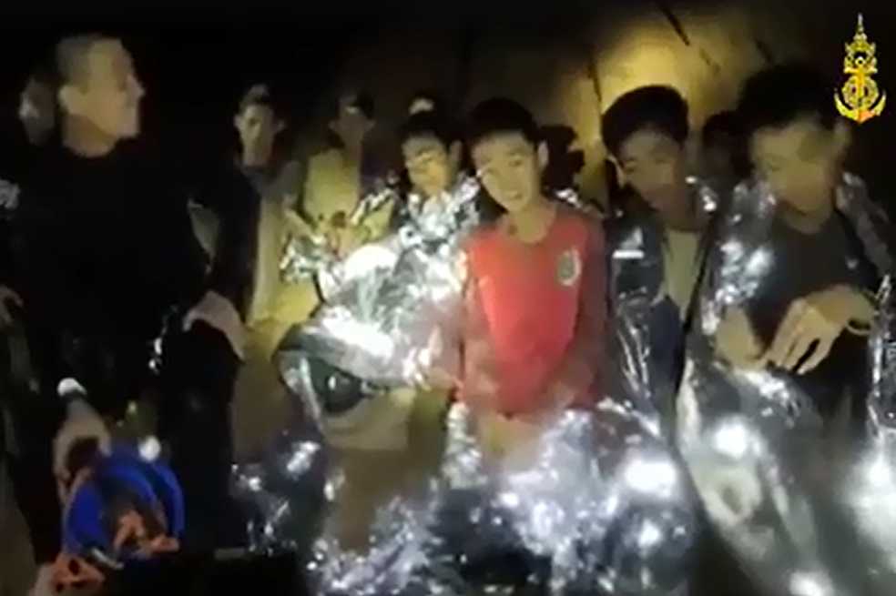 En Tailandia descartan evacuación por medio de buceo de los niños atrapados