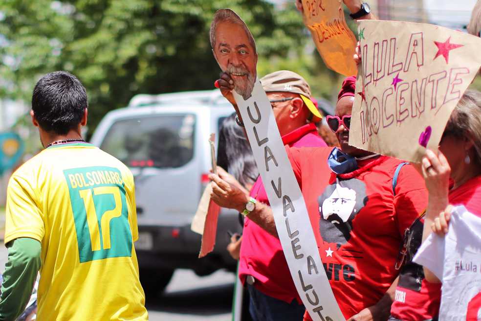 Lula deja por primera vez la prisión para declarar en caso de corrupción