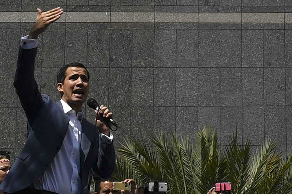 Ministra de Maduro amenaza con cárcel al jefe del Parlamento