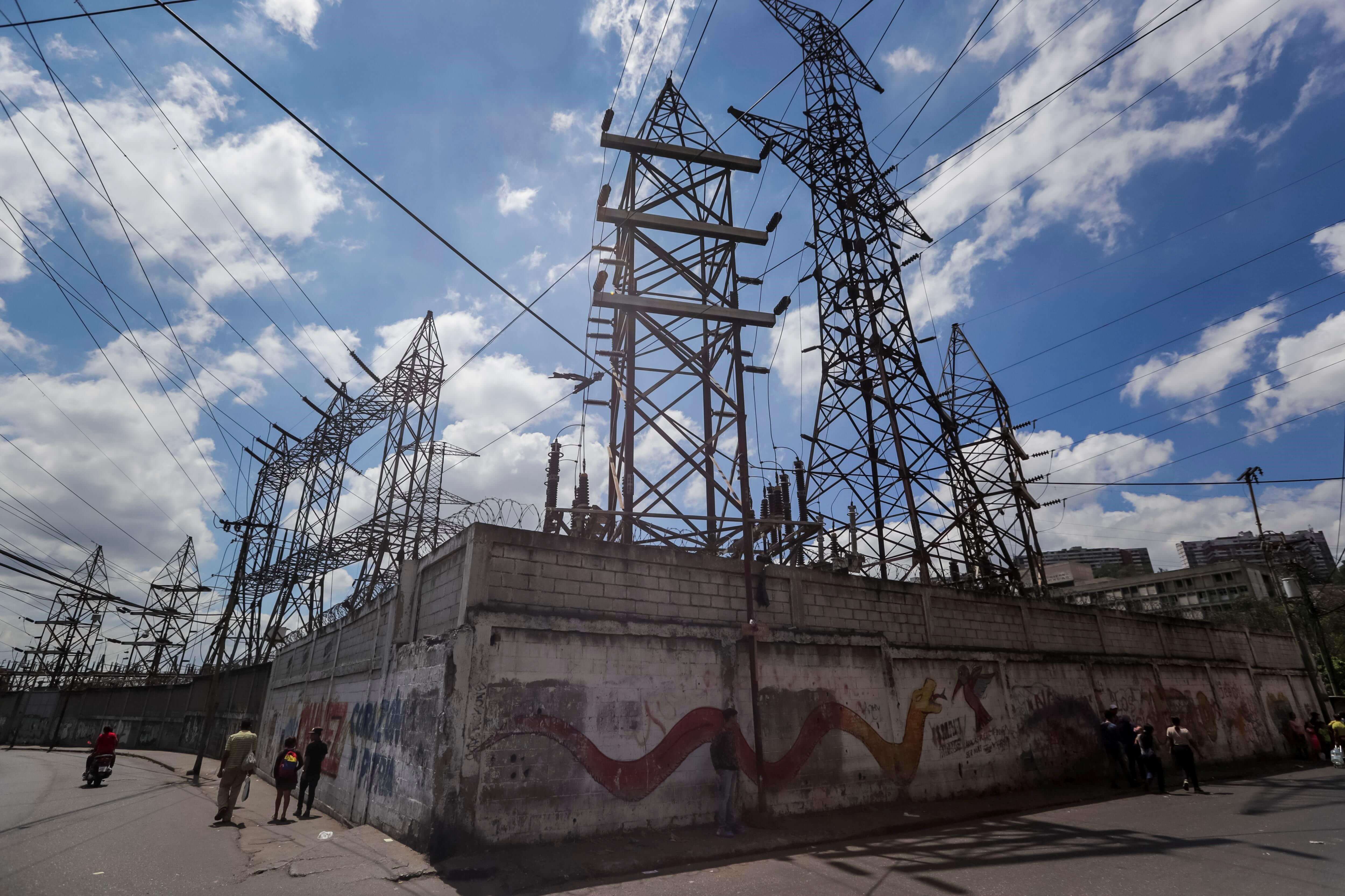 Gobierno venezolano anuncia modernización del sistema eléctrico tras apagones