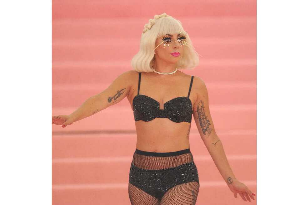 Lady Gaga lanza su línea de maquillaje