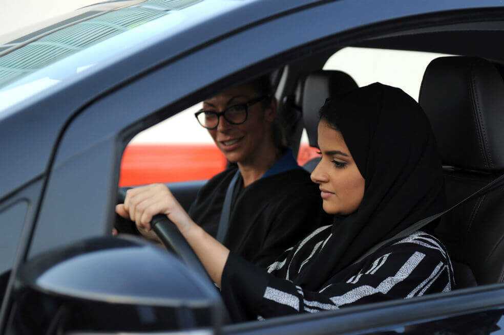 Las mujeres de Arabia Saudita podrán viajar al exterior sin autorización de un hombre