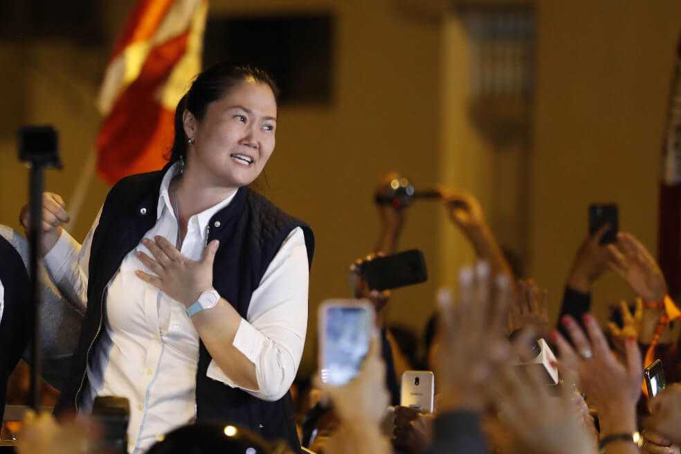 Keiko Fujimori sale de la cárcel entre vítores de sus seguidores