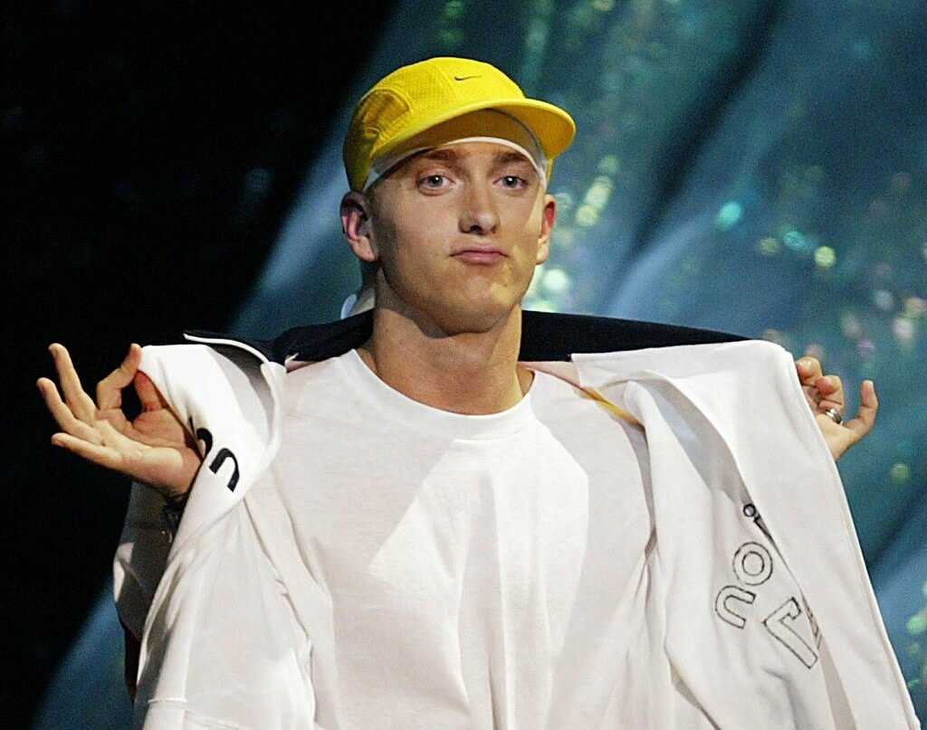 Nuevo álbum de Eminem se va en contra del uso de armas de fuego