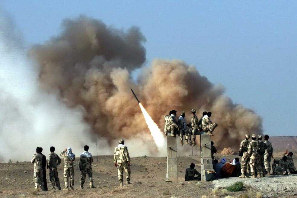 Irán responde y ataca base militar en Irak con tropas estadounidenses