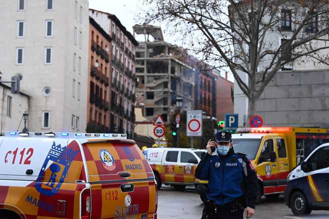 Una violenta explosión destruye edificio en el centro de Madrid, España