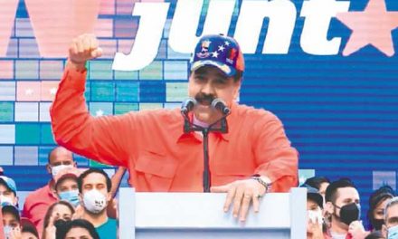 Maduro pide a militares “limpiar cañones” por si Duque viola suelo venezolano