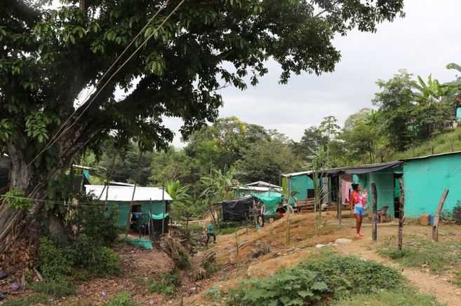 La vida en un barrio de migrantes en el corazón del conflicto en el Catatumbo